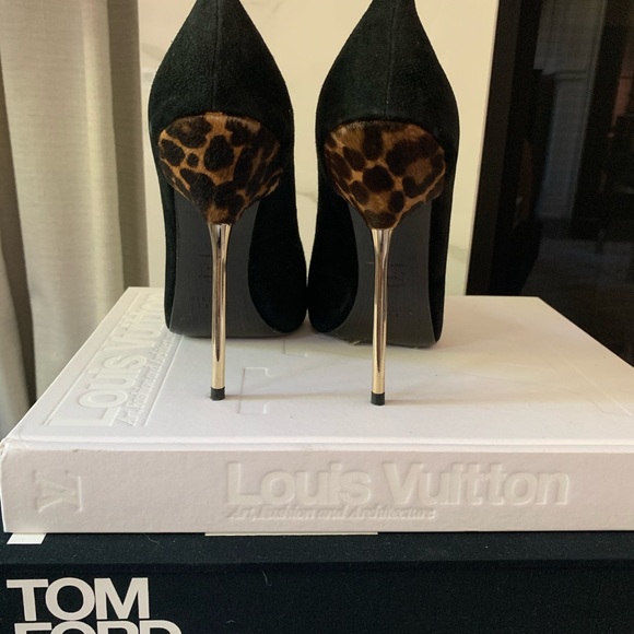 Stuart Weitzman size 9M black suede leopard pumps - Picture 2 of 7